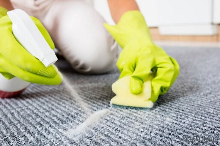 نکات مهم پاک کردن انواع چسب از روی فرش