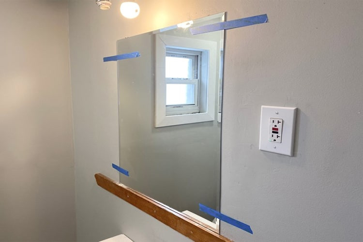 چسباندن آینه روی دیوار