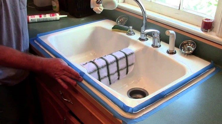 چگونه سینک ظرفشویی را آب‌بندی کنیم؟